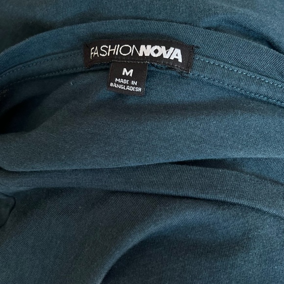 Fashion Nova | Cropped Long Sleeve T-Shirt | Medium | Teal - Picture 8 of 10